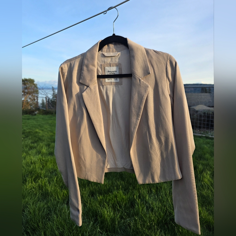 Abercrombie & Fitch Women's Beige Cropped Blazer, XS